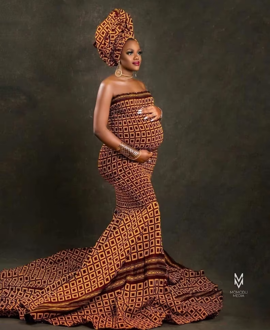 Best Online Maternity Photoshoot Dress For New Moms 2022